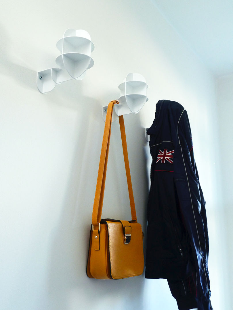 Battleship Coat Hook aCathroDESIGN الممر الحديث، المدخل و الدرج معدن شماعة ملابس