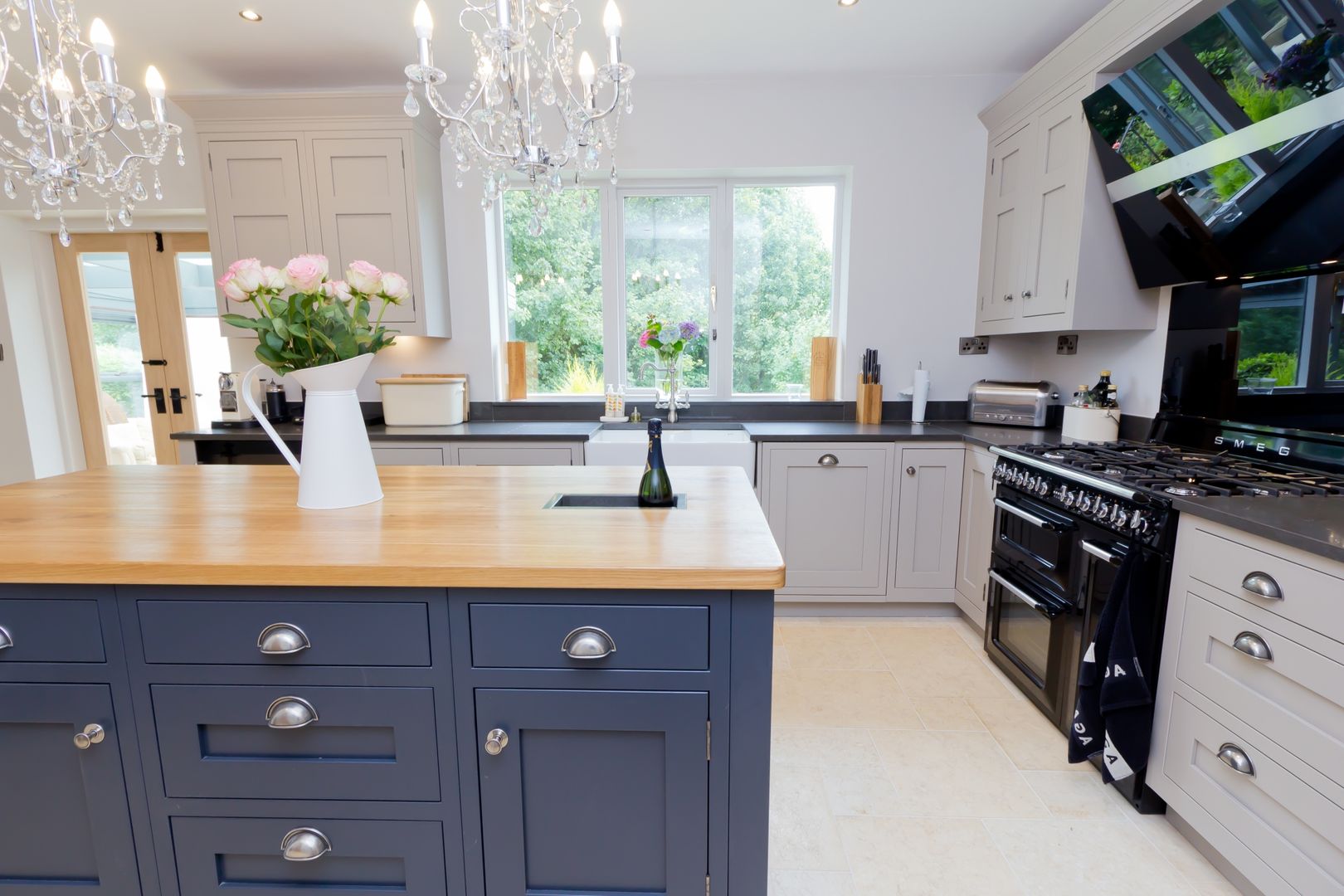 Traditional Kitchen in Huddersfield at Longwood, Twenty 5 Design Twenty 5 Design ห้องครัว