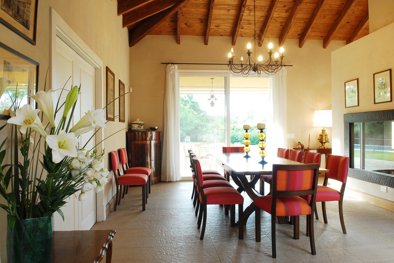 Casa Martindale, JUNOR ARQUITECTOS JUNOR ARQUITECTOS Classic style dining room