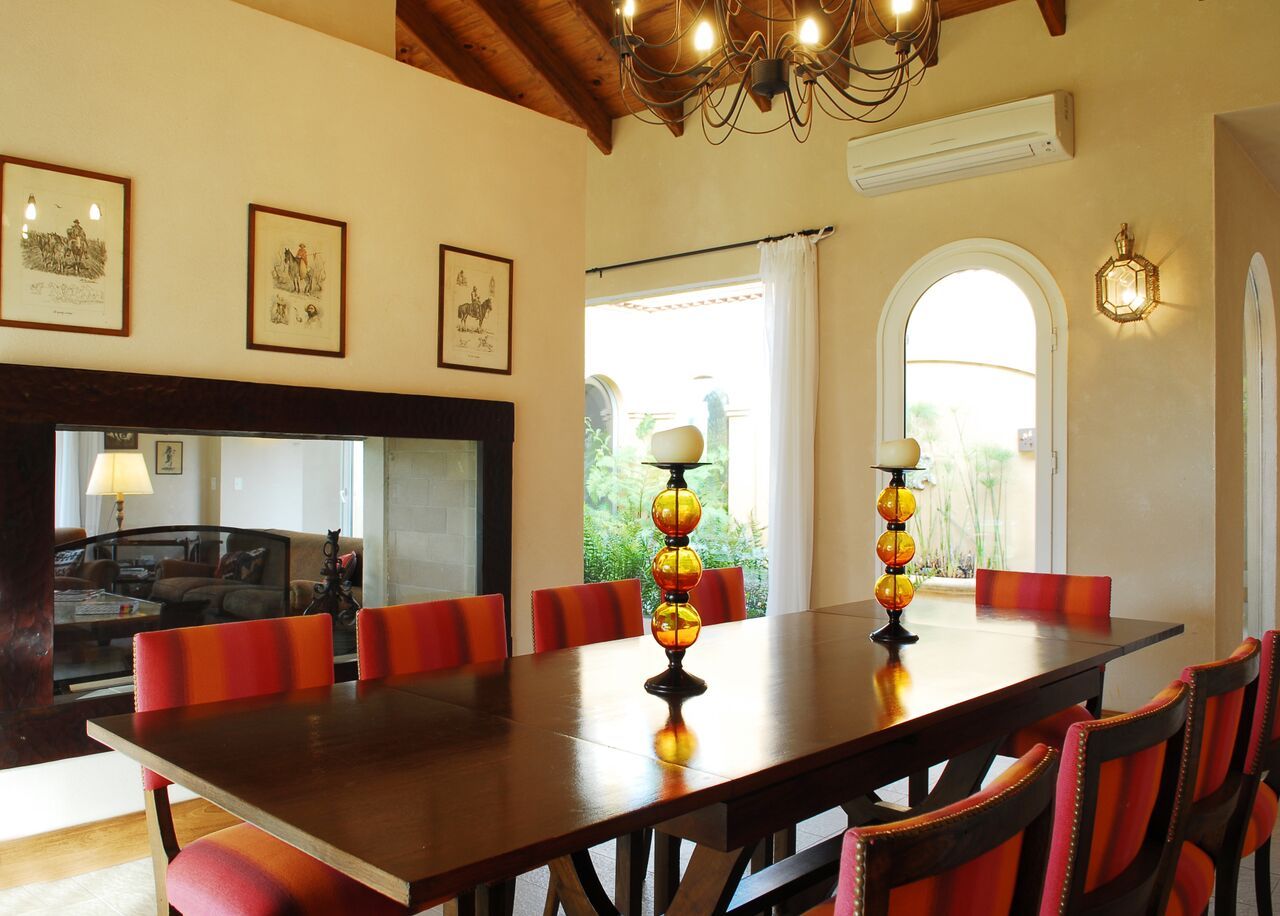 Casa Martindale, JUNOR ARQUITECTOS JUNOR ARQUITECTOS Classic style dining room