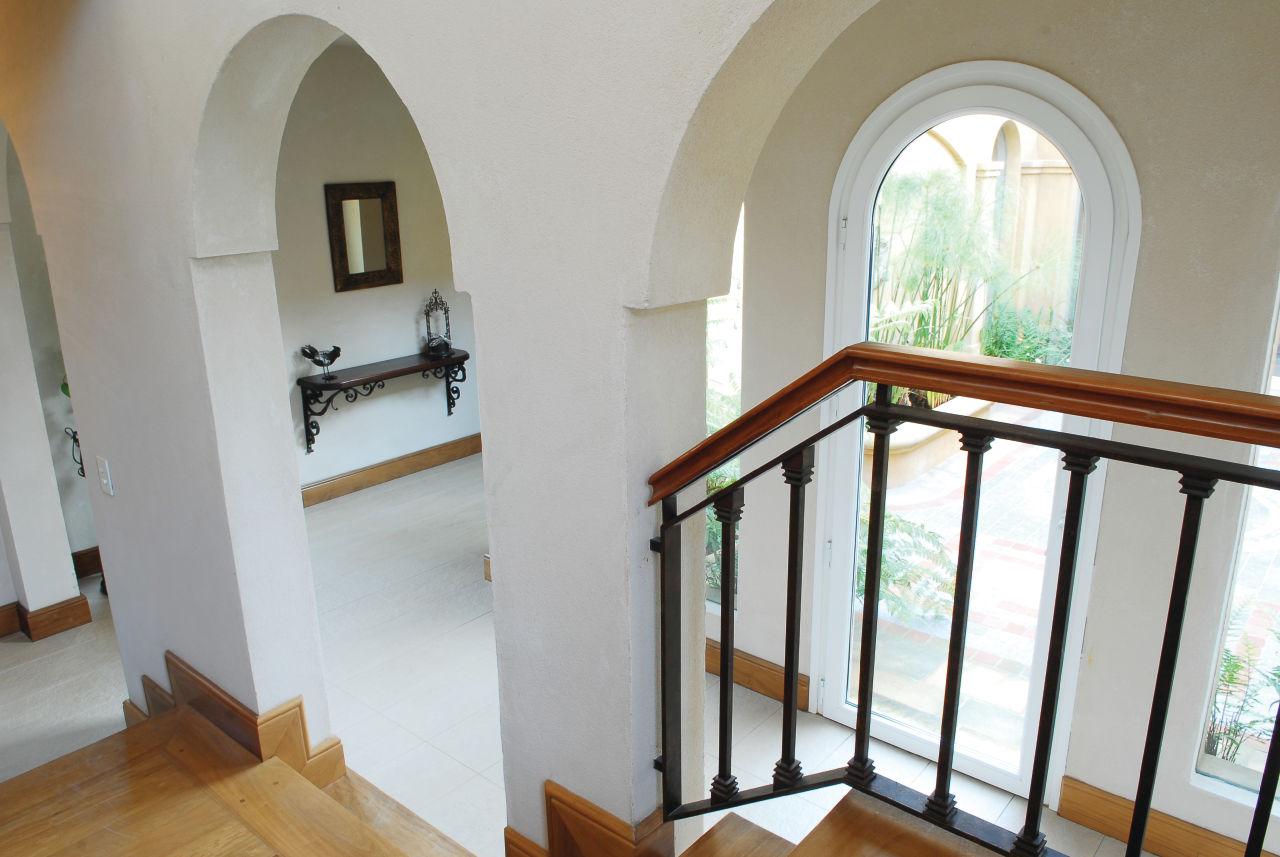 Casa Martindale, JUNOR ARQUITECTOS JUNOR ARQUITECTOS Classic corridor, hallway & stairs