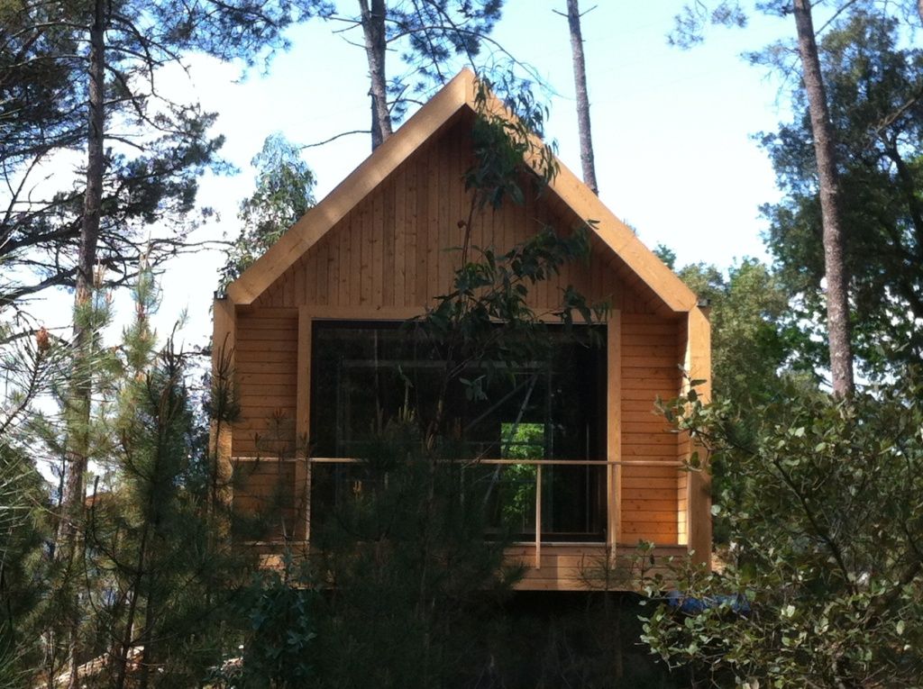 Casa em Cabeça Santa (Penafiel, Portugal), NORMA | Nova Arquitectura em Madeira (New Architecture in Wood) NORMA | Nova Arquitectura em Madeira (New Architecture in Wood) ラスティックな 家 無垢材 多色