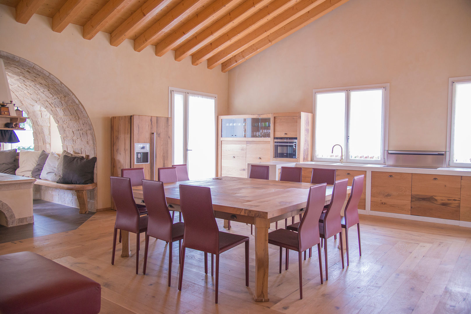 Villa Rustica: L’ultimo progetto RI-NOVO che ti fa innamorare , RI-NOVO RI-NOVO Rustic style dining room Wood Wood effect