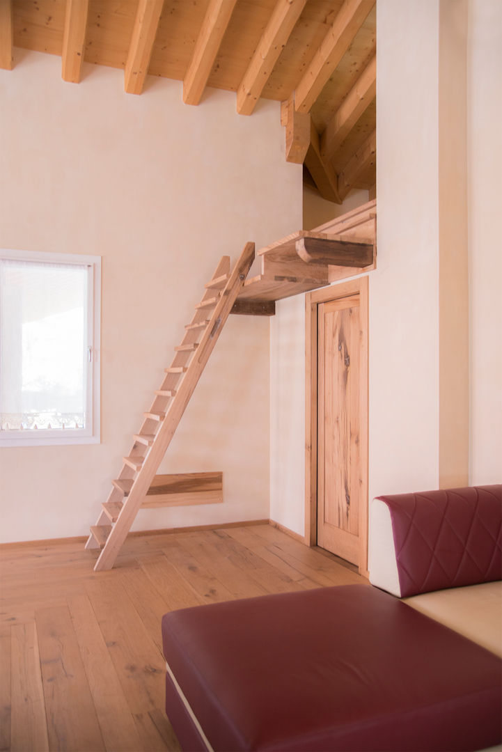 Villa Rustica: L’ultimo progetto RI-NOVO che ti fa innamorare , RI-NOVO RI-NOVO Treppe Holz Holznachbildung Treppen