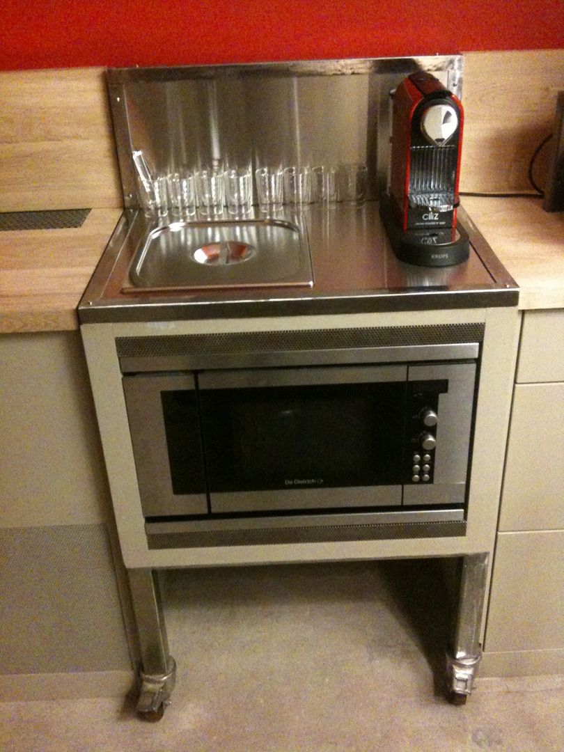 The oven and the coffee machine in the rolling house Frédéric TABARY Kitchen Aluminium/Zinc Kitchen utensils