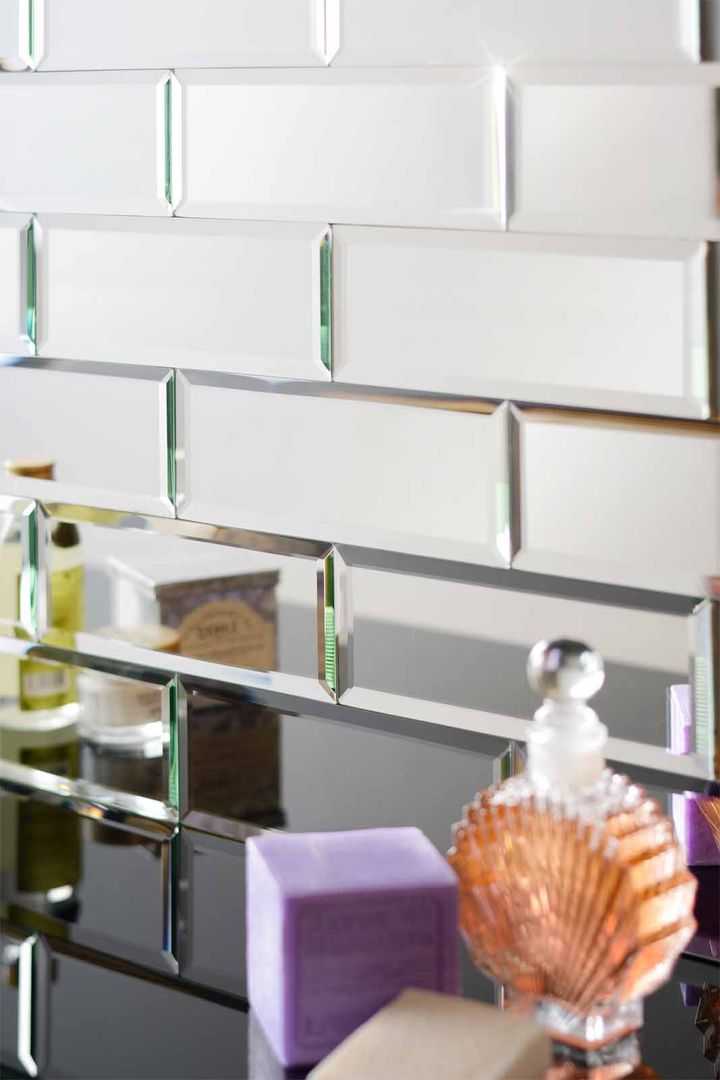 Silver Mirrored Bevelled Wall Tiles My Furniture Livings modernos: Ideas, imágenes y decoración Decoración y accesorios