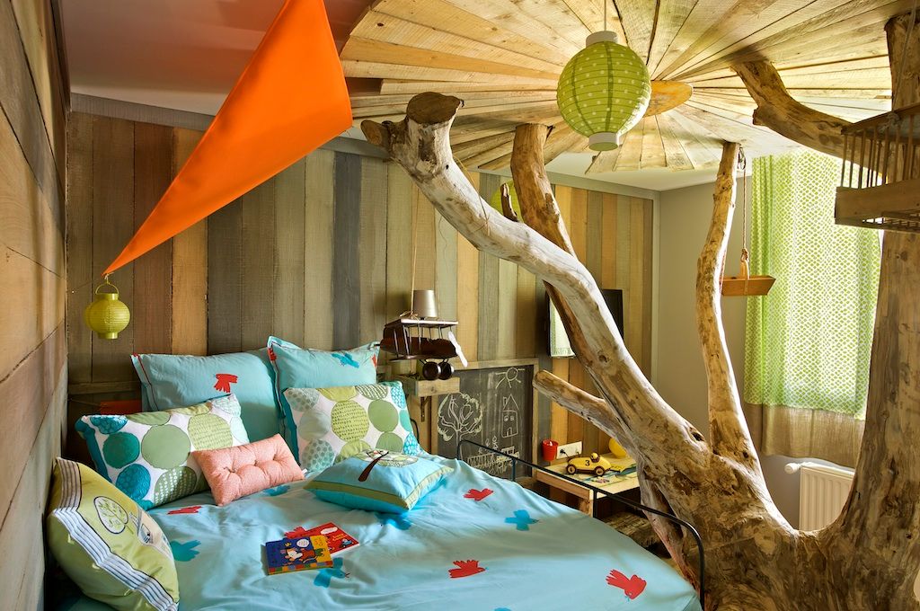 The child bedroom in the rolling house Frédéric TABARY غرفة الاطفال خشب Wood effect أسرة نوم