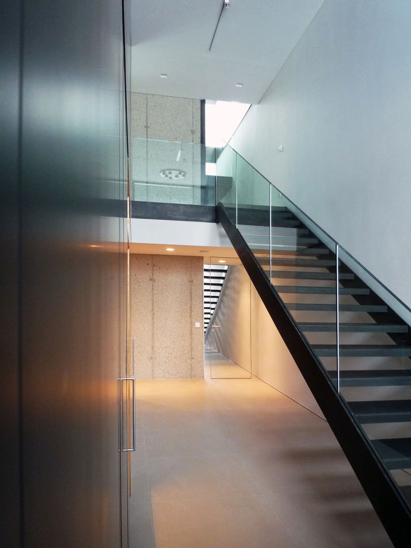 H_O, Architekt Zoran Bodrozic Architekt Zoran Bodrozic Modern corridor, hallway & stairs