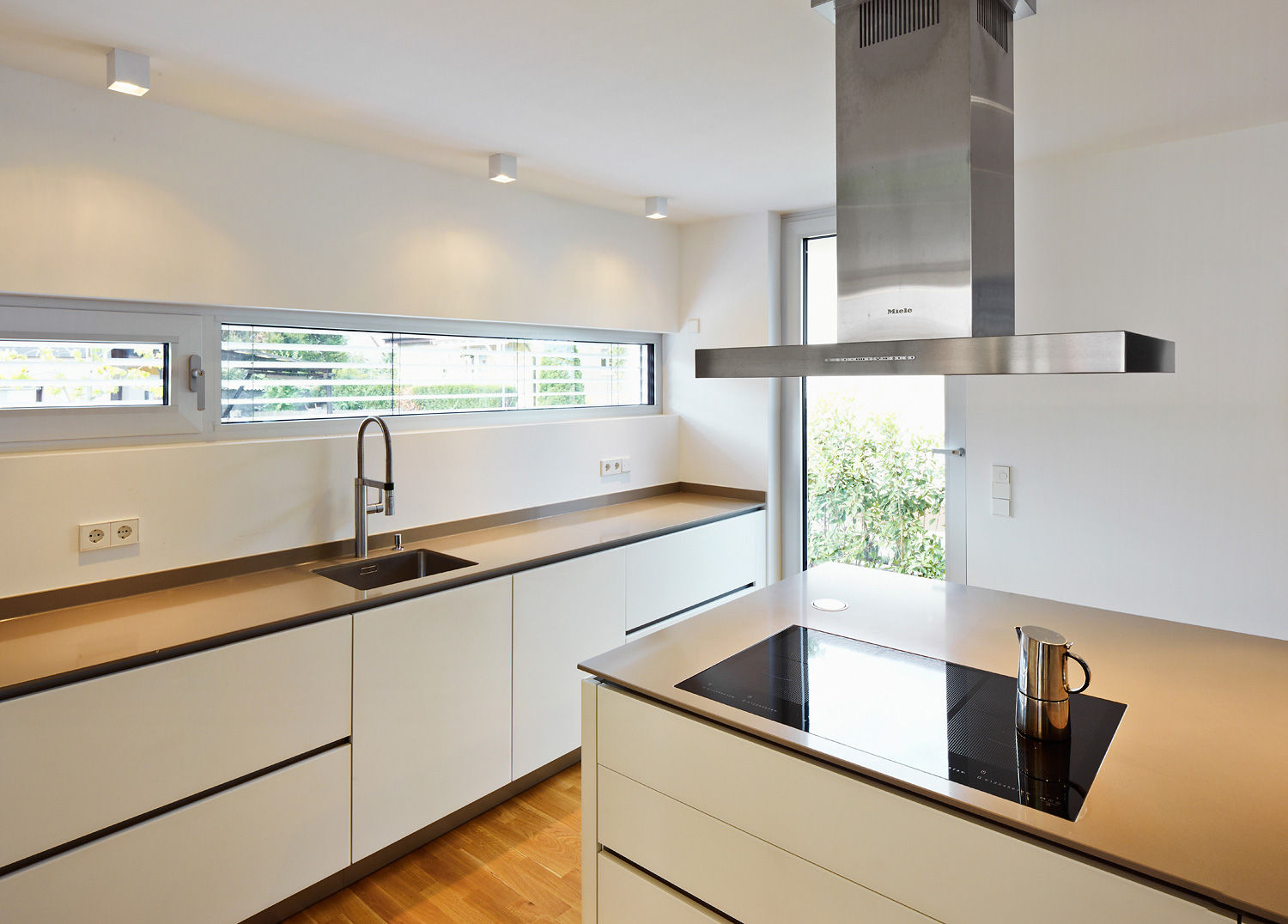 homify Modern kitchen