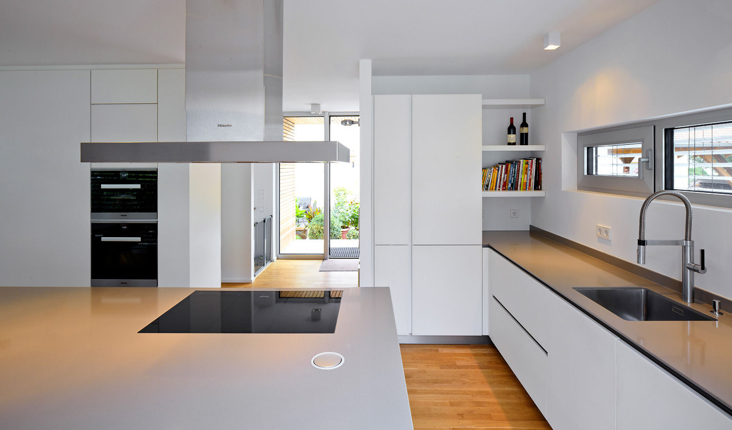 homify Modern kitchen