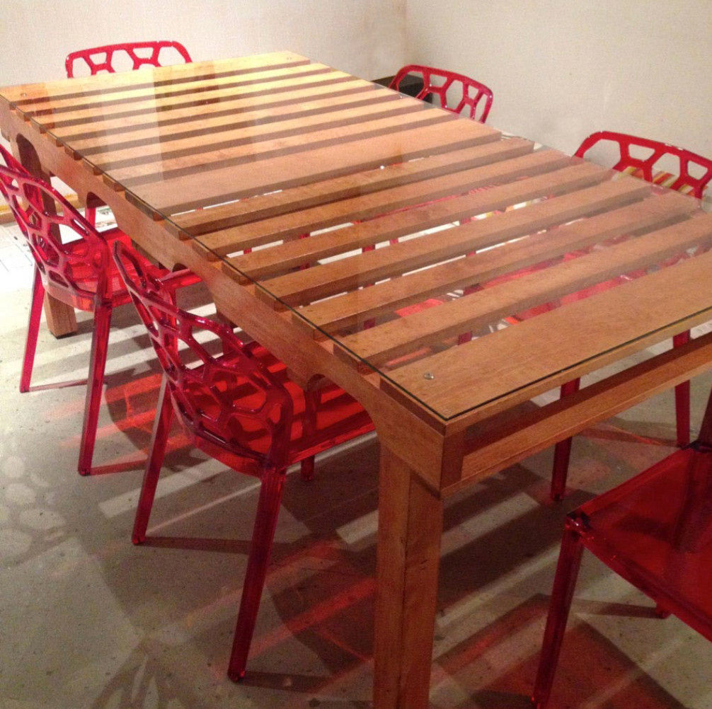 Mesa de comedor "Grand Pallet". Treebones Comedores de estilo industrial Madera maciza Multicolor Mesas