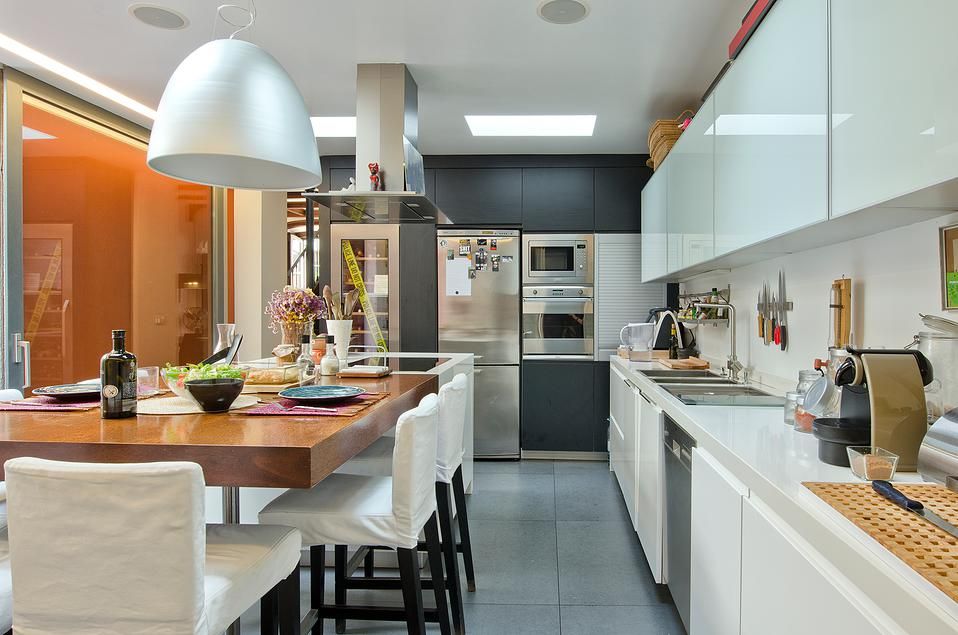 homify Modern kitchen