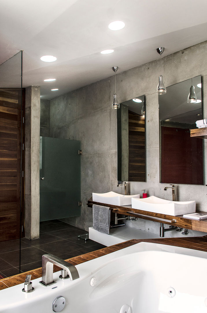 homify Modern bathroom