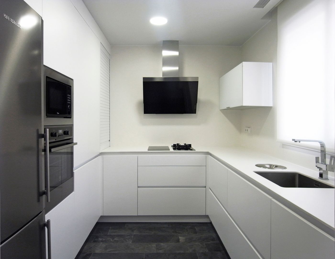 Taller transformado en vivienda, Taller 582 Taller 582 Modern kitchen