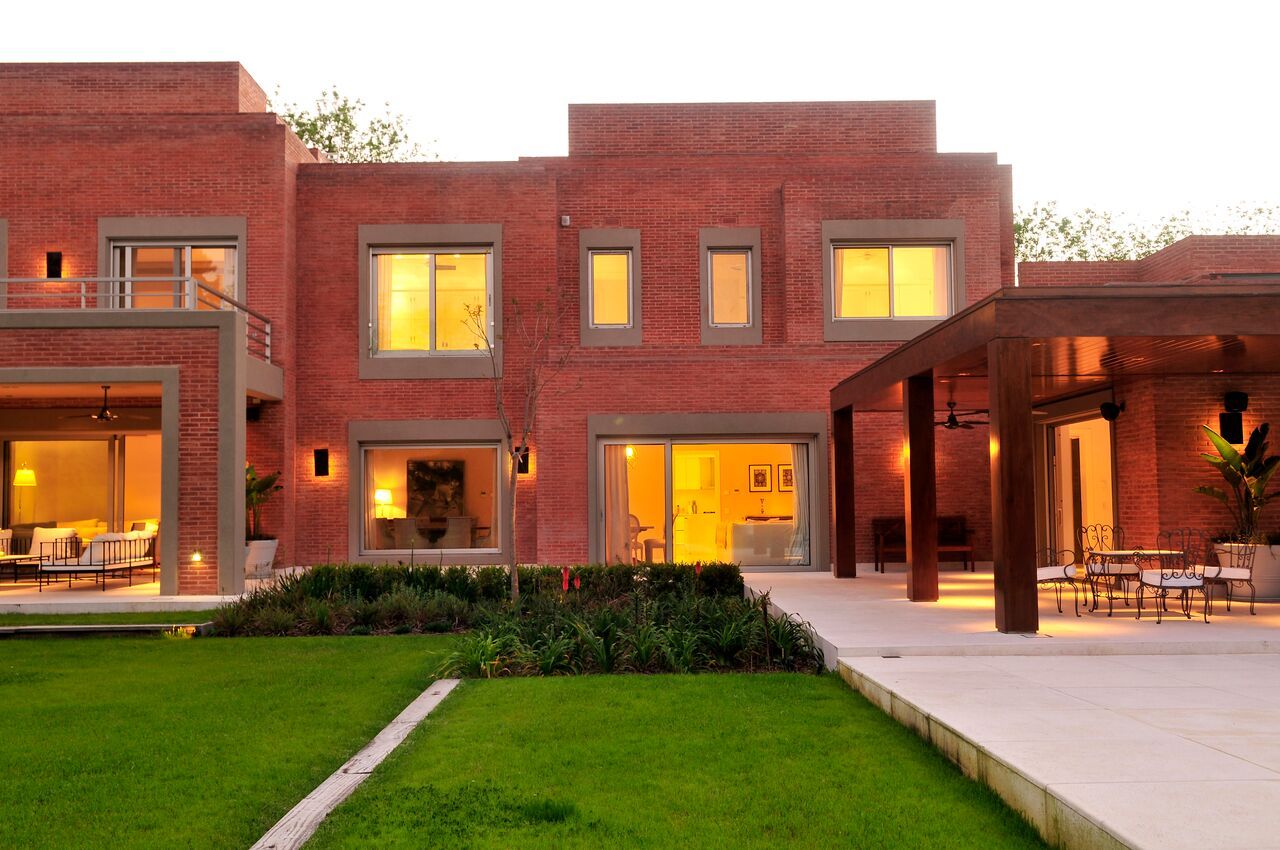 Casa en Mailyng, JUNOR ARQUITECTOS JUNOR ARQUITECTOS Modern style gardens