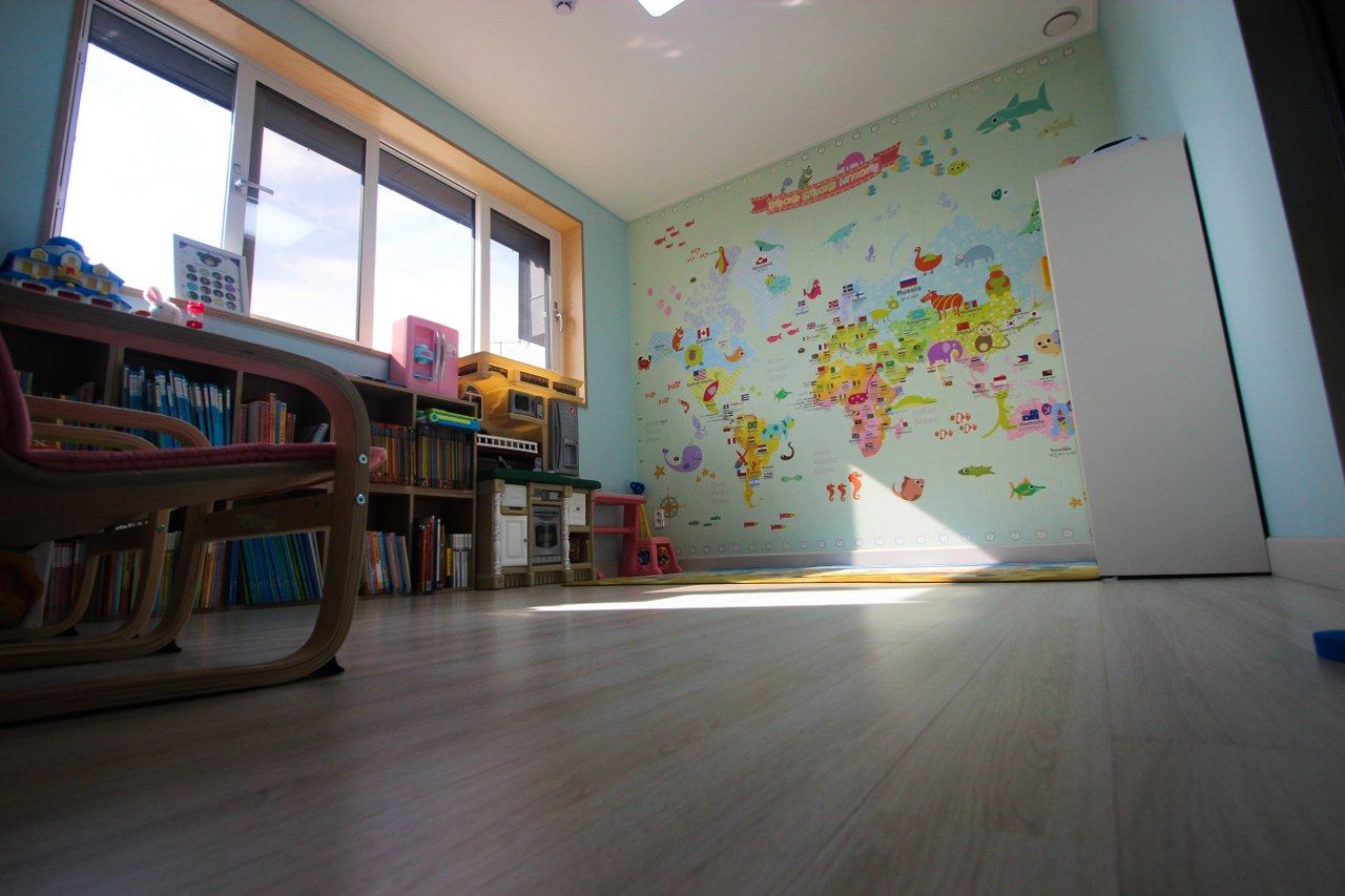 homify Modern nursery/kids room