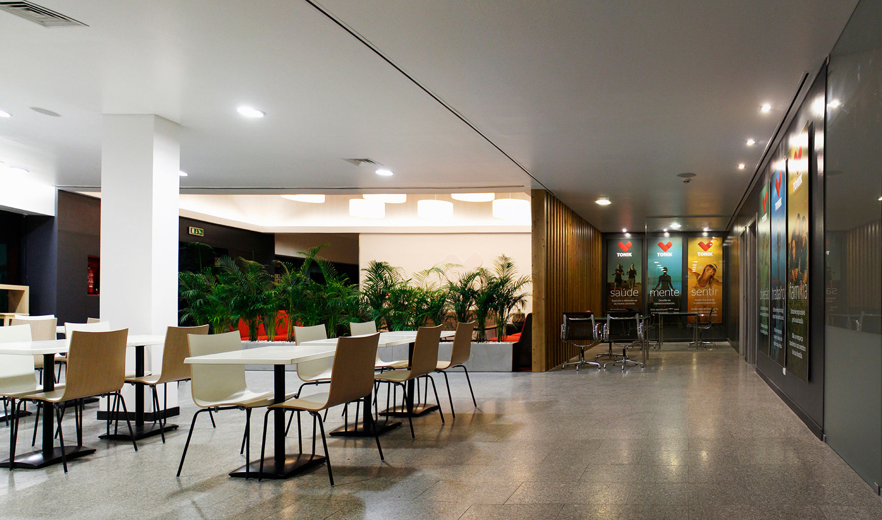Foyer + Cafetaria Estúdio AMATAM Ginásios modernos