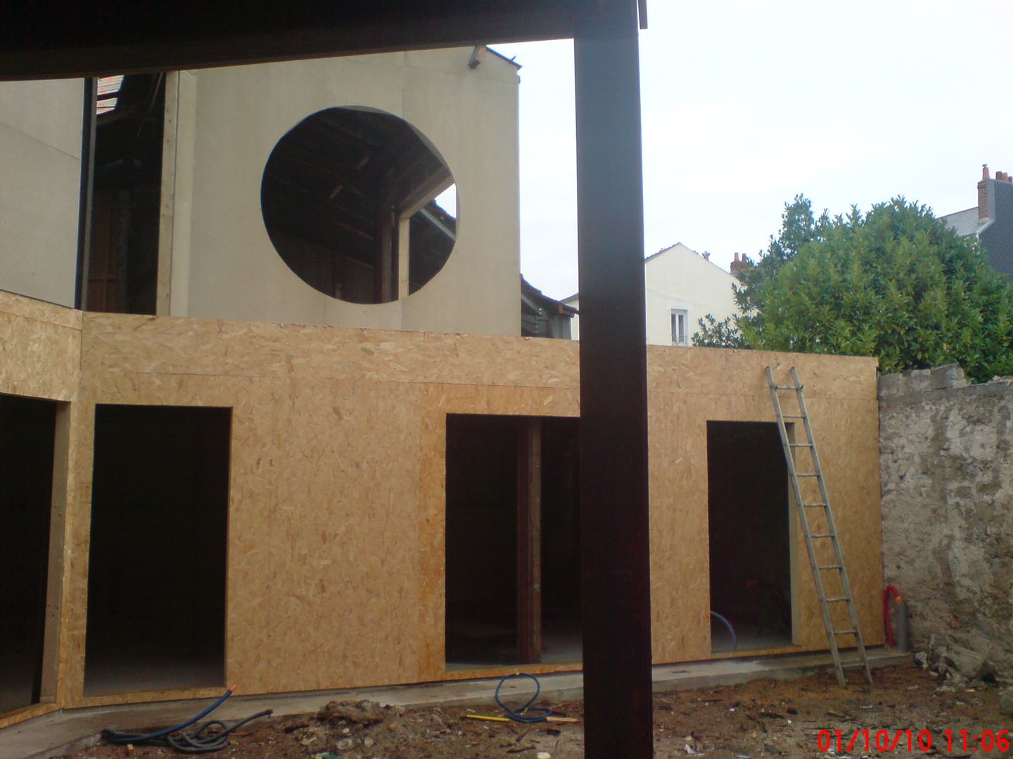 Facade in construction Frédéric TABARY منازل خشب Wood effect Accessories & decoration