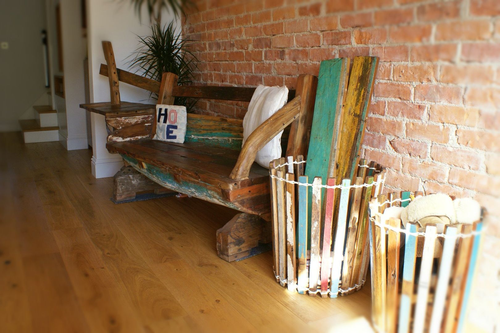 Hallway Bench/Sofa - Reclaimed Javanese Fishing Boat BluBambu Living Pasillos, vestíbulos y escaleras de estilo rústico Sillones