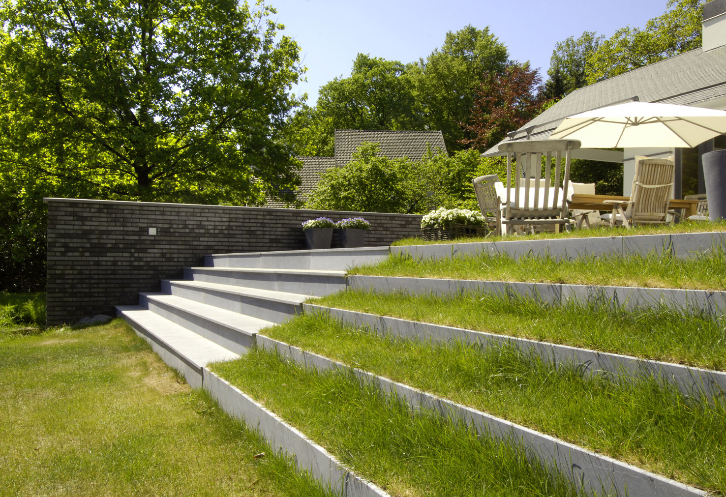 Luxe villa in Velp, Van Hoogevest Architecten Van Hoogevest Architecten Jardins modernos