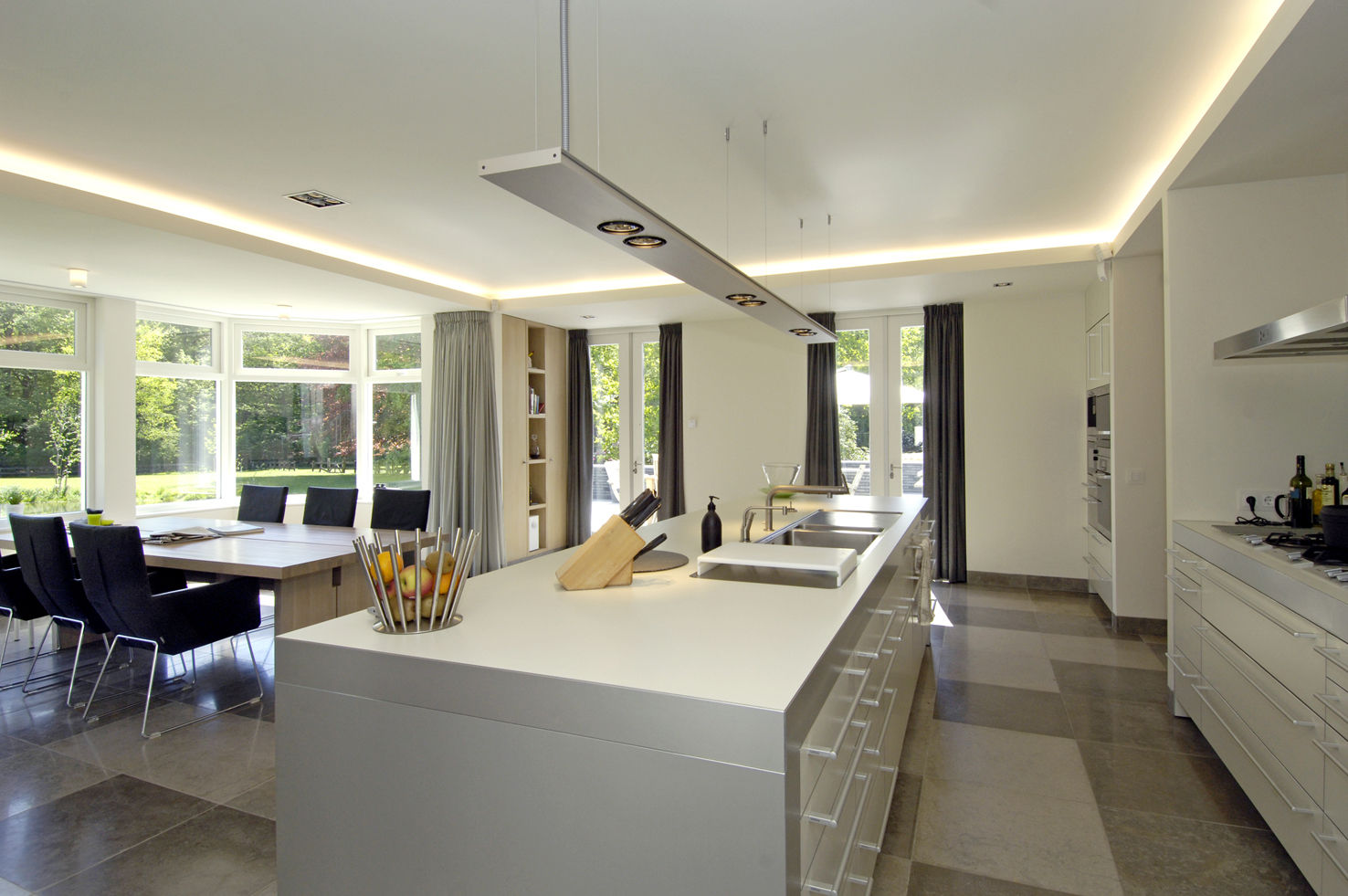 Luxe villa in Velp, Van Hoogevest Architecten Van Hoogevest Architecten Modern kitchen