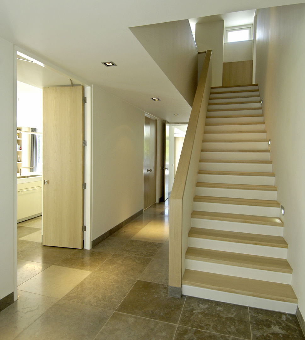 Luxe villa in Velp, Van Hoogevest Architecten Van Hoogevest Architecten Modern Corridor, Hallway and Staircase