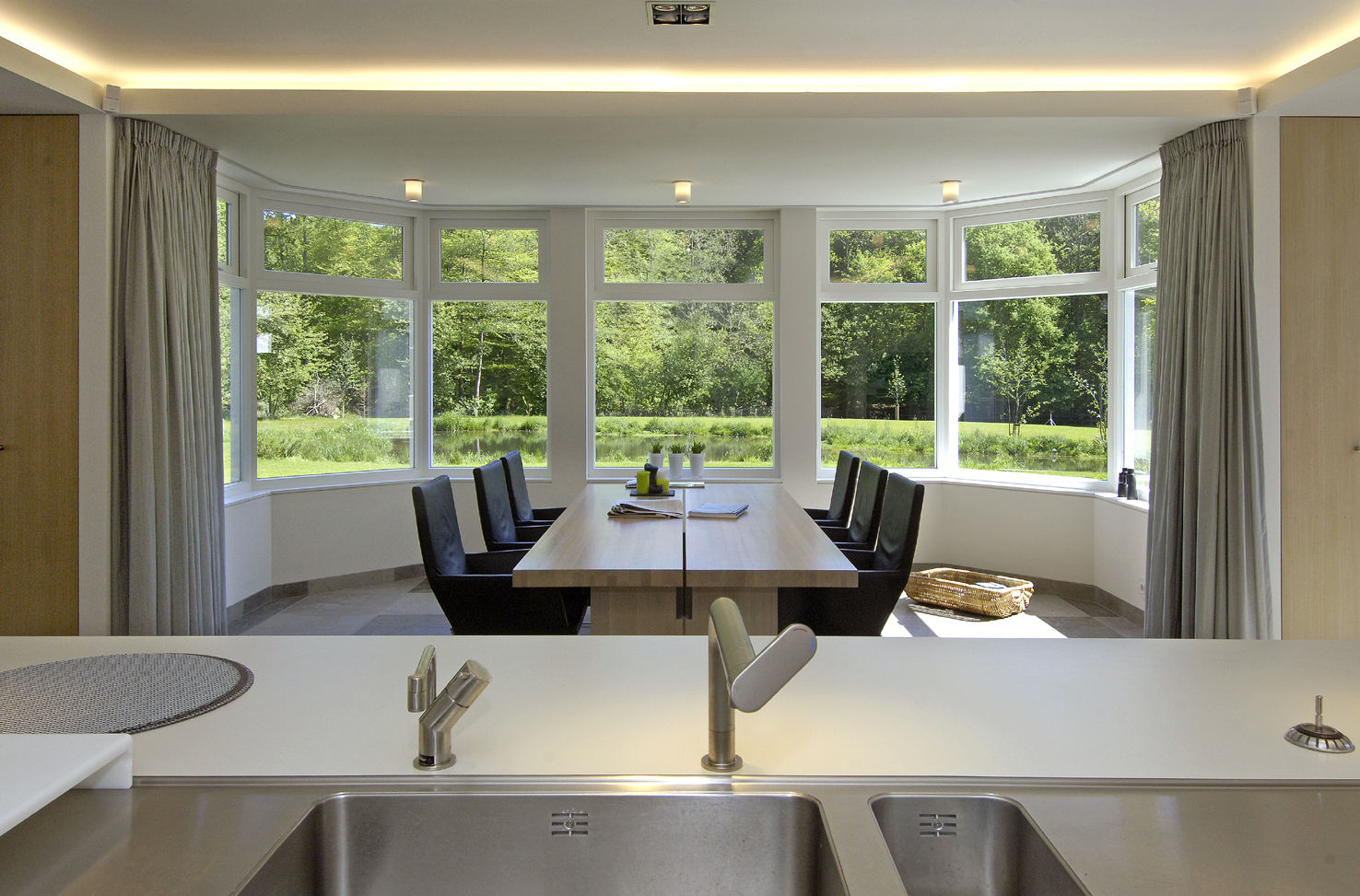 Luxe villa in Velp, Van Hoogevest Architecten Van Hoogevest Architecten Modern dining room