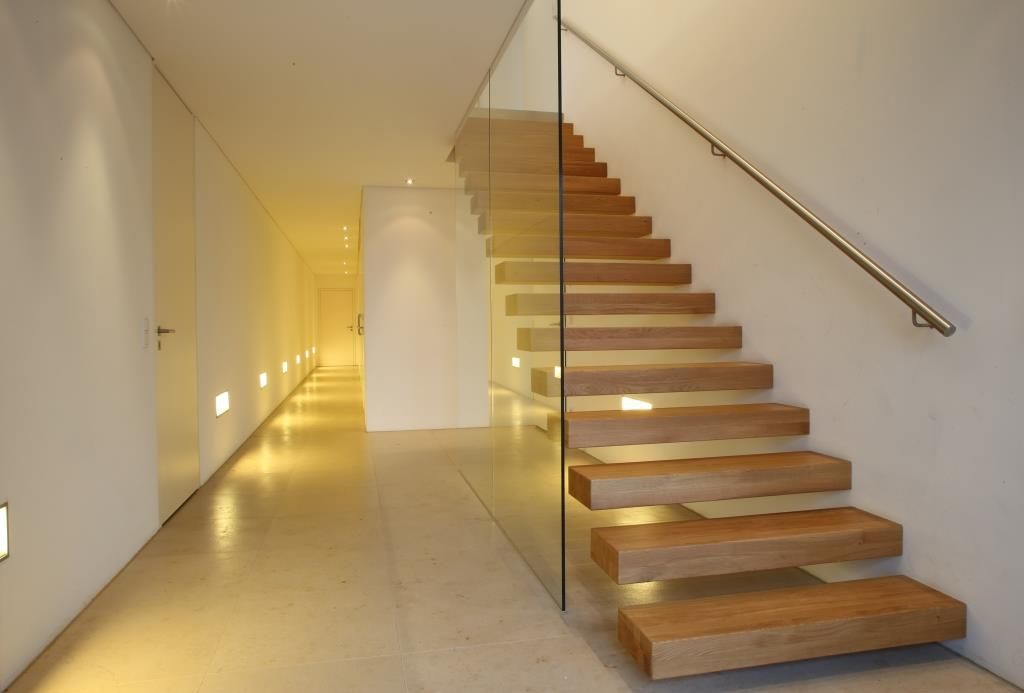 Einfamilienhaus Starnberg, Huaber & more Huaber & more Modern corridor, hallway & stairs