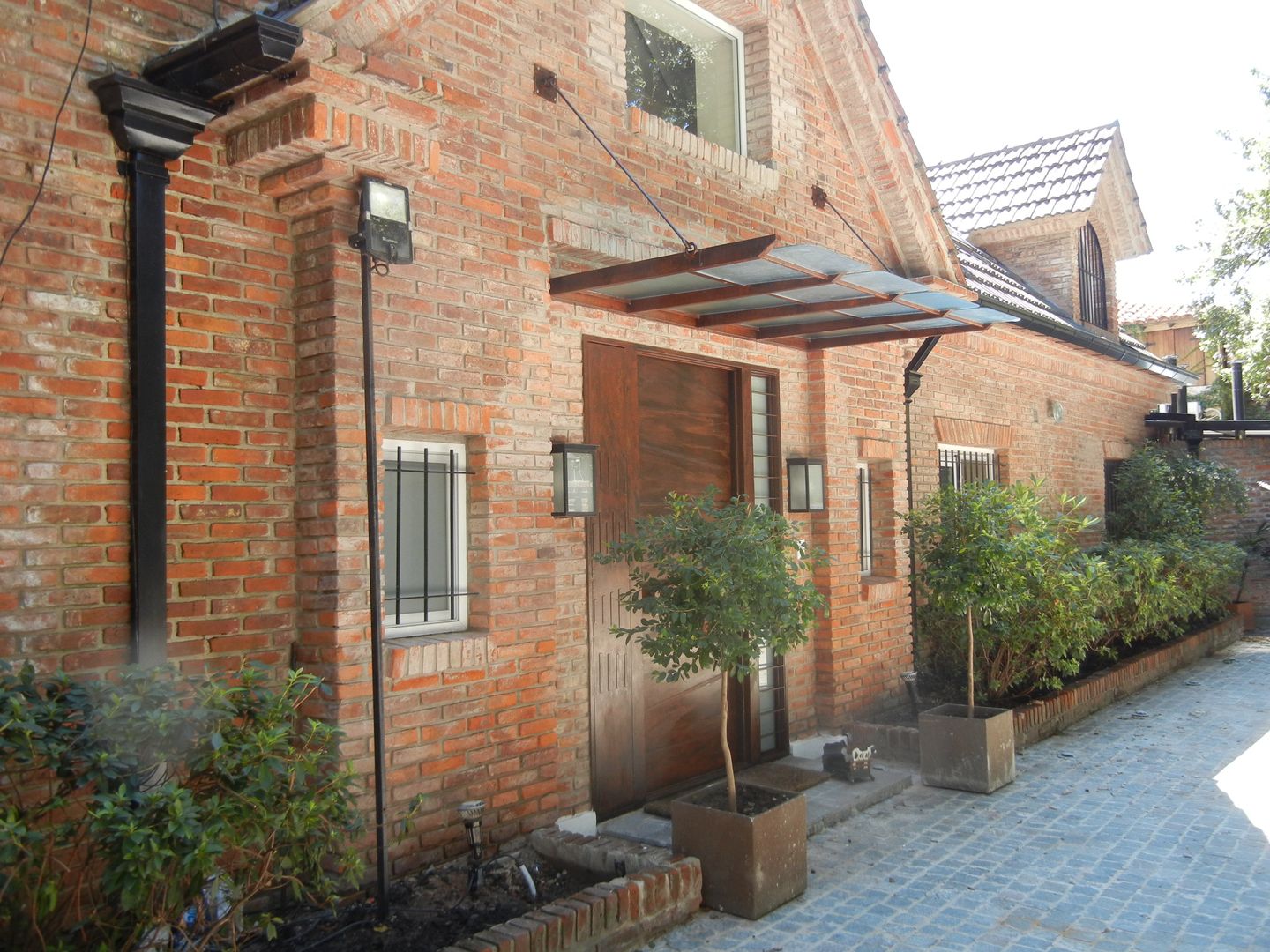 CASA EN LA HORQUETA, Fainzilber Arqts. Fainzilber Arqts. Puertas modernas Puertas