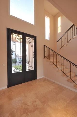 EN LA JUSTA MEDIDA, Parrado Arquitectura Parrado Arquitectura Classic style corridor, hallway and stairs