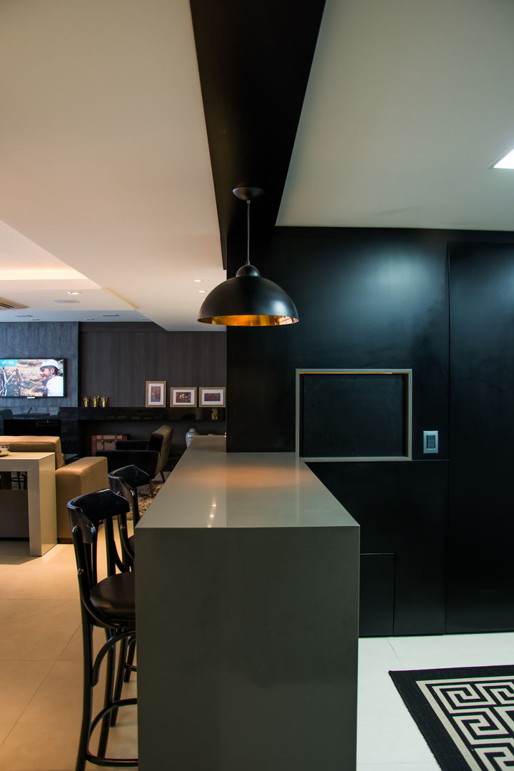 apartamento em tons de cinza e preto, Michele Moncks Arquitetura Michele Moncks Arquitetura ห้องนั่งเล่น