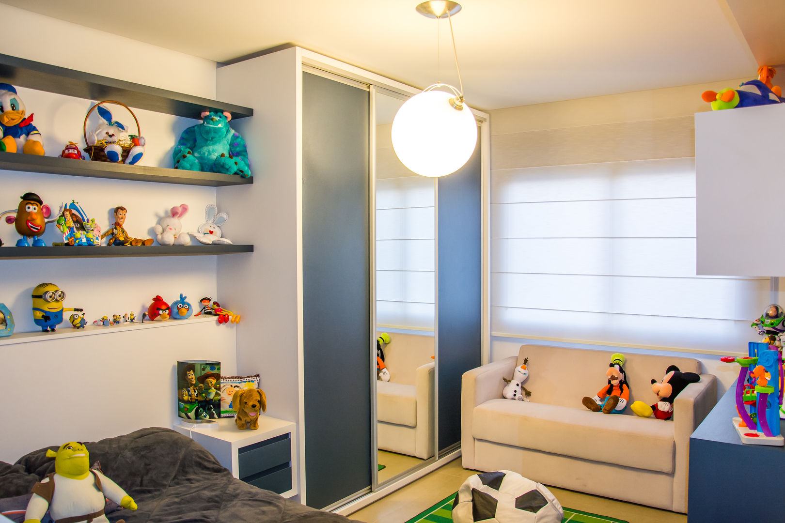 apartamento em tons de cinza e preto, Michele Moncks Arquitetura Michele Moncks Arquitetura Habitaciones para niños de estilo moderno