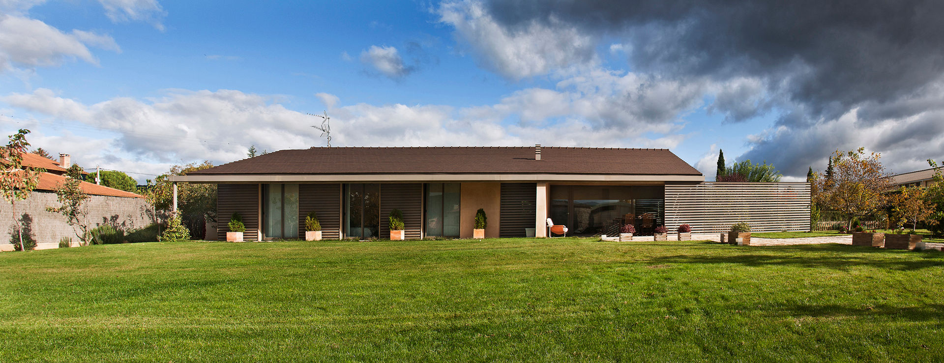 Country house in Ancín. Façade Ignacio Quemada Arquitectos Minimalist houses