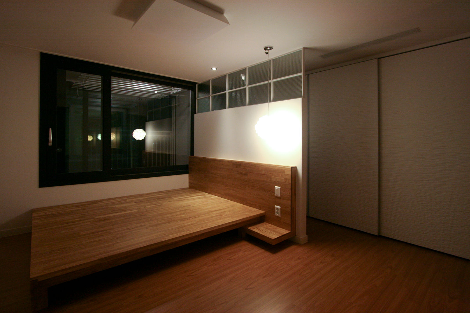 베란다에서 즐기는 차한잔의 여유 39py, 홍예디자인 홍예디자인 Modern style bedroom