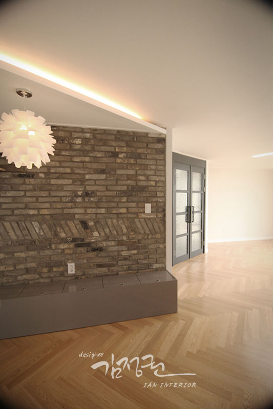 갈마 아파트 , 김정권디자이너 김정권디자이너 Modern dining room Bricks