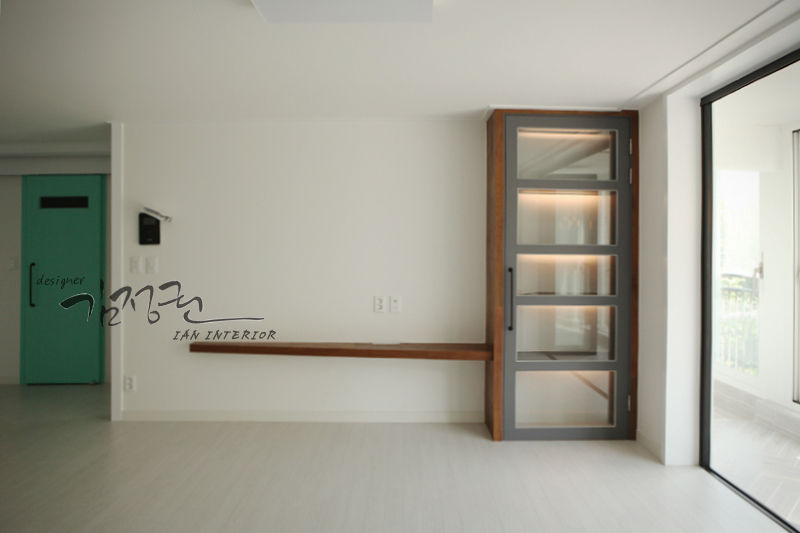 산호 아파트 , 김정권디자이너 김정권디자이너 Modern living room MDF