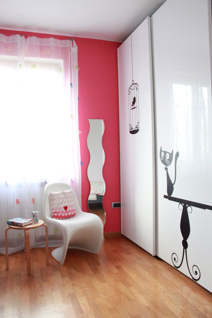 Camera ragazza, OGARREDO OGARREDO Modern nursery/kids room Wardrobes & closets