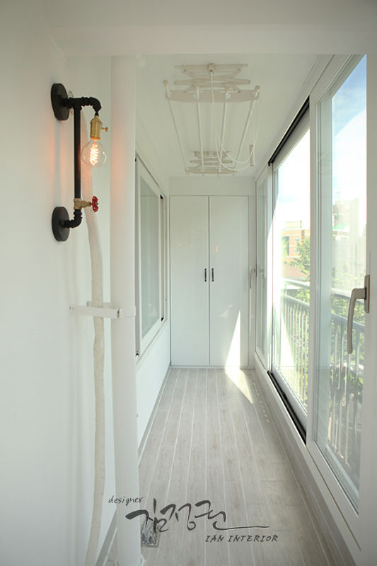 산호 아파트 , 김정권디자이너 김정권디자이너 Modern balcony, veranda & terrace Bricks