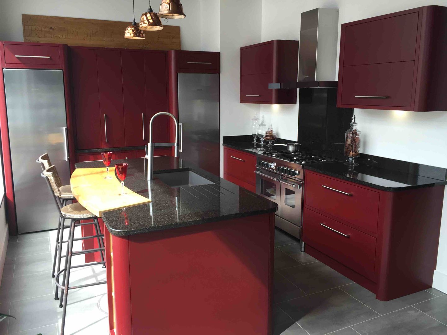 Hampton Kitchen homify Modern Mutfak Masif Ahşap Rengarenk Dolap & Raflar