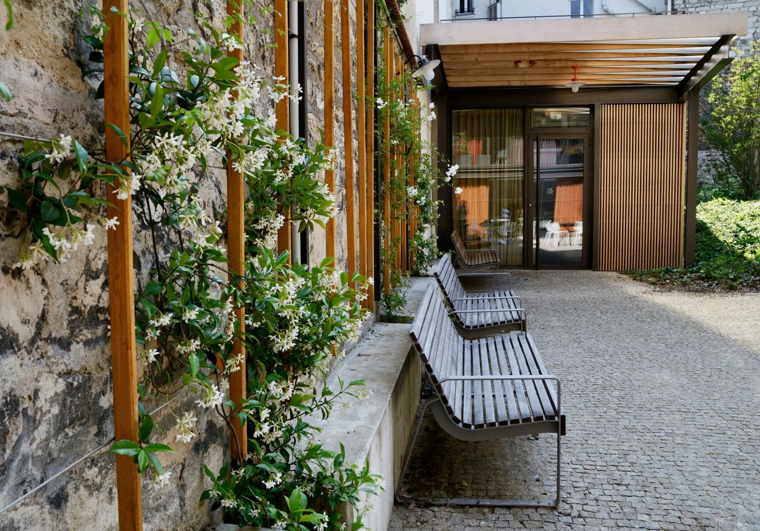 Foyer Mélingue, Paris 20ème, Atelier Roberta Atelier Roberta Jardines de estilo moderno