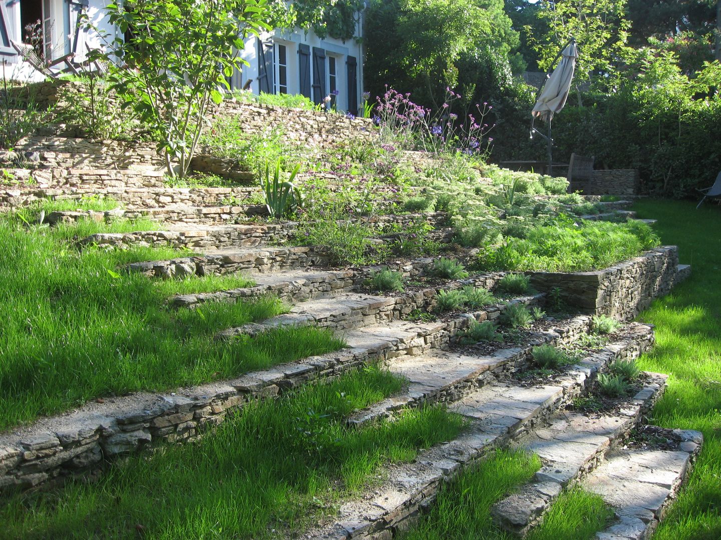 Escalier-jardin, Belle-Ile en Mer, Atelier Roberta Atelier Roberta Jardines de estilo moderno