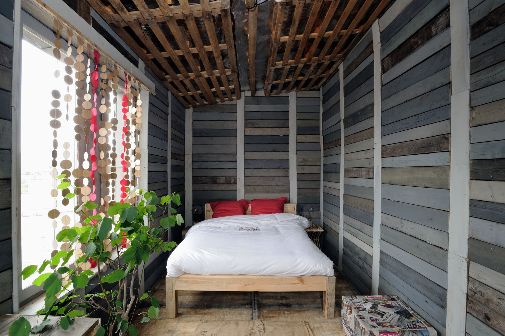 Villa Dechets, Frédéric TABARY Frédéric TABARY Eclectic style bedroom Wood Wood effect