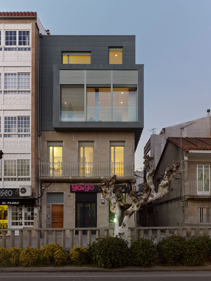 rehabilitación integral en Cangas, rodríguez + pintos arquitectos rodríguez + pintos arquitectos Casas de estilo moderno