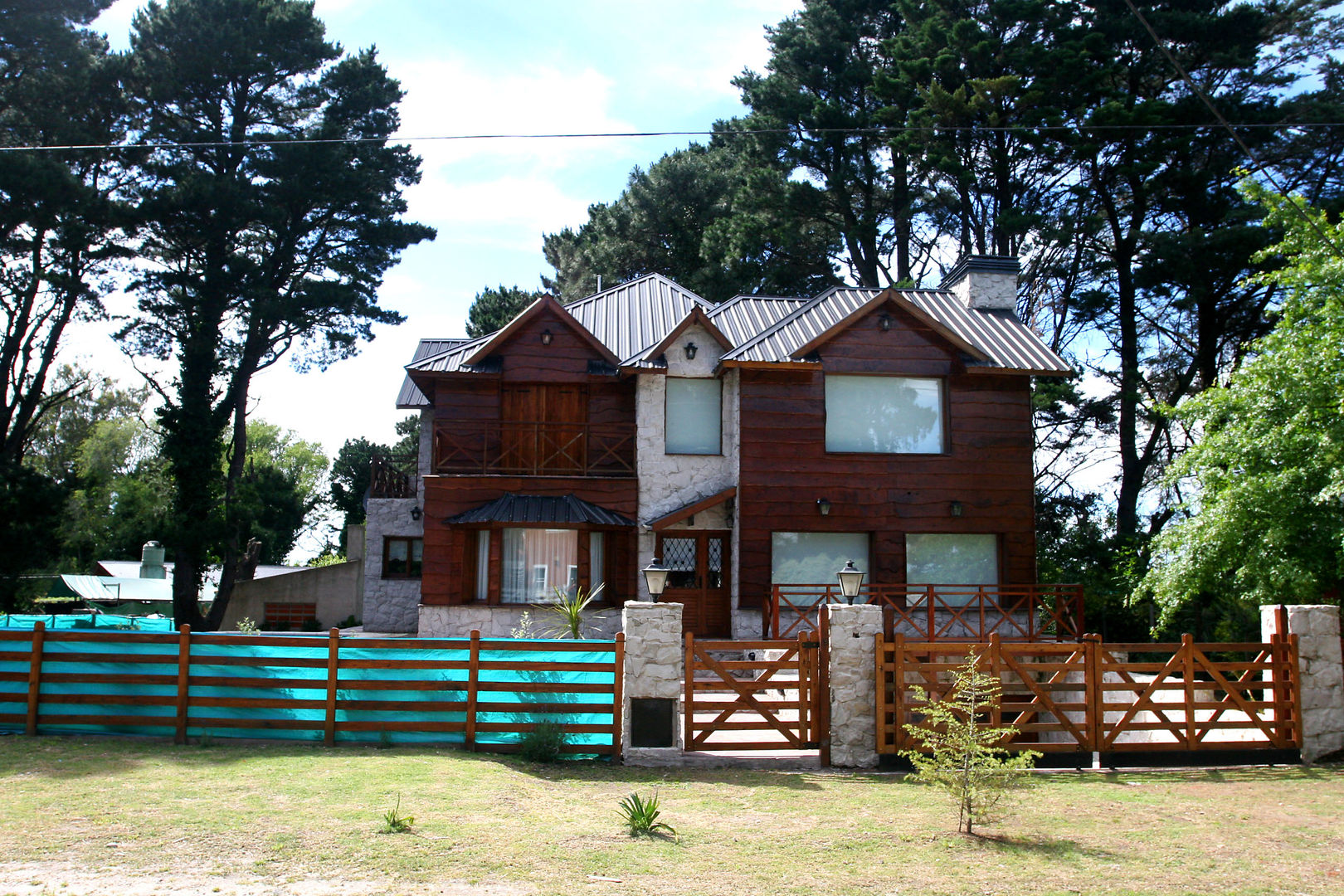 Sierra de Los Padres, Mar del Plata, Argentina, Susana De Angeli Susana De Angeli Casas rústicas Madeira Efeito de madeira