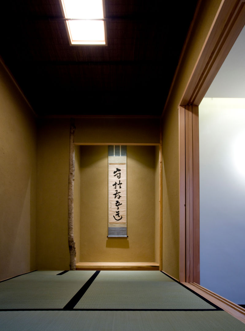 saijo house, 髙岡建築研究室 髙岡建築研究室 Salas multimedia de estilo asiático Madera Acabado en madera