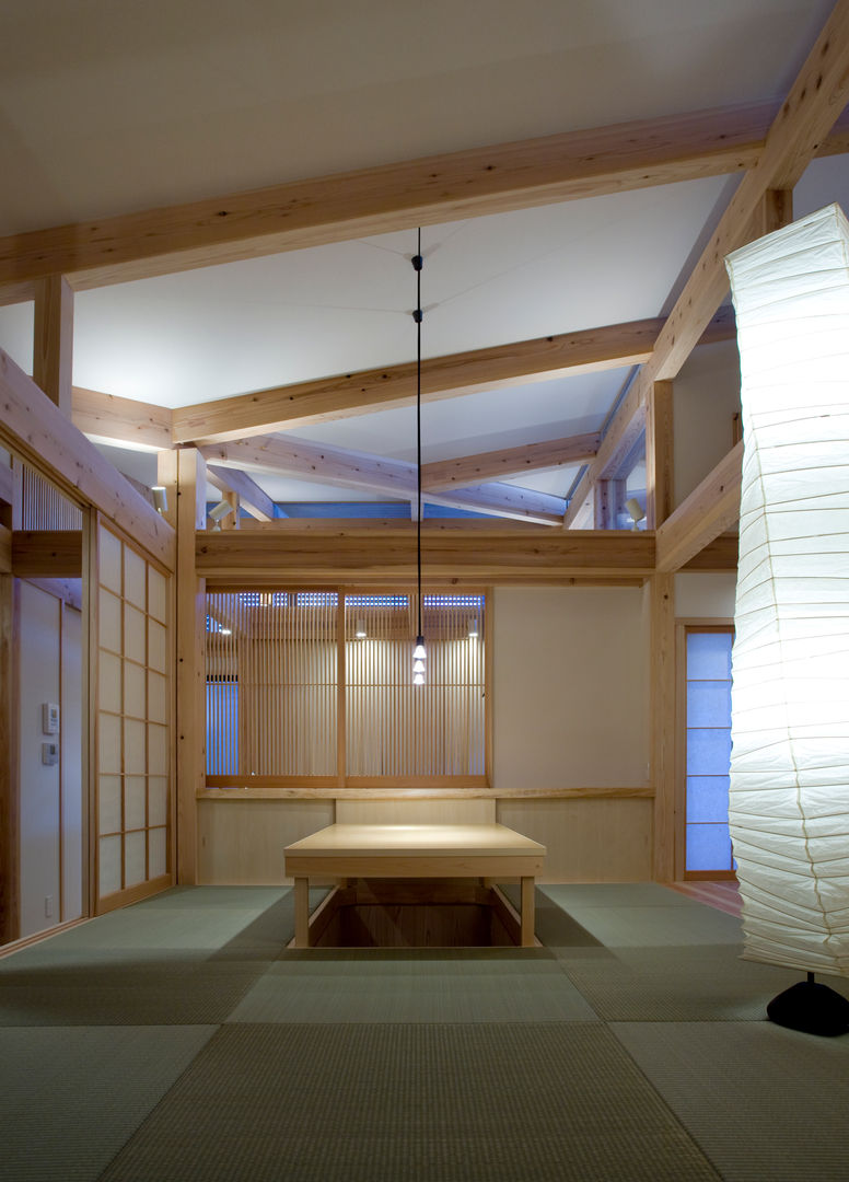 saijo house, 髙岡建築研究室 髙岡建築研究室 Salones de estilo asiático Madera Acabado en madera