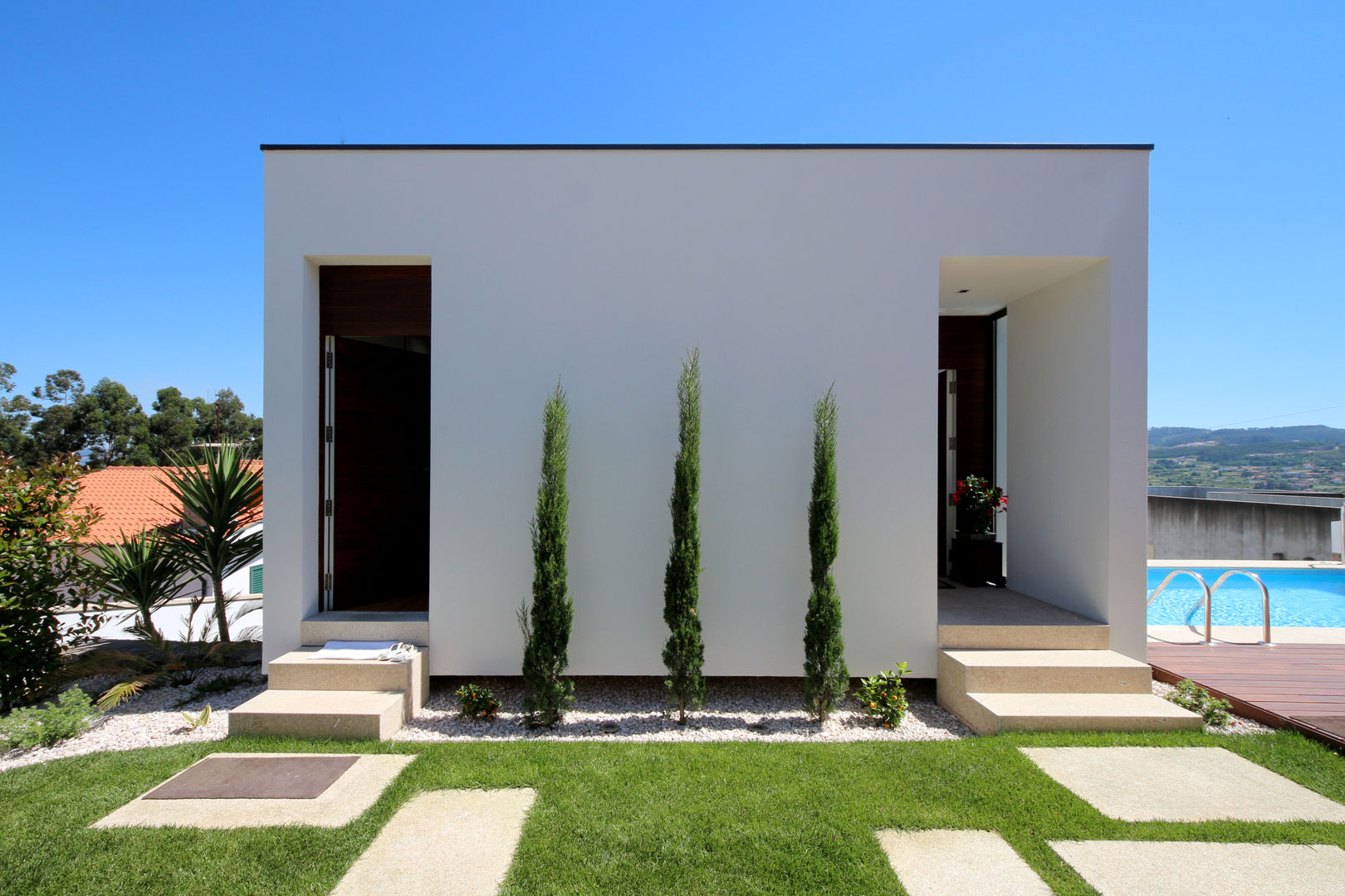 Casa em Guimarães, 3H _ Hugo Igrejas Arquitectos, Lda 3H _ Hugo Igrejas Arquitectos, Lda ミニマルな 家