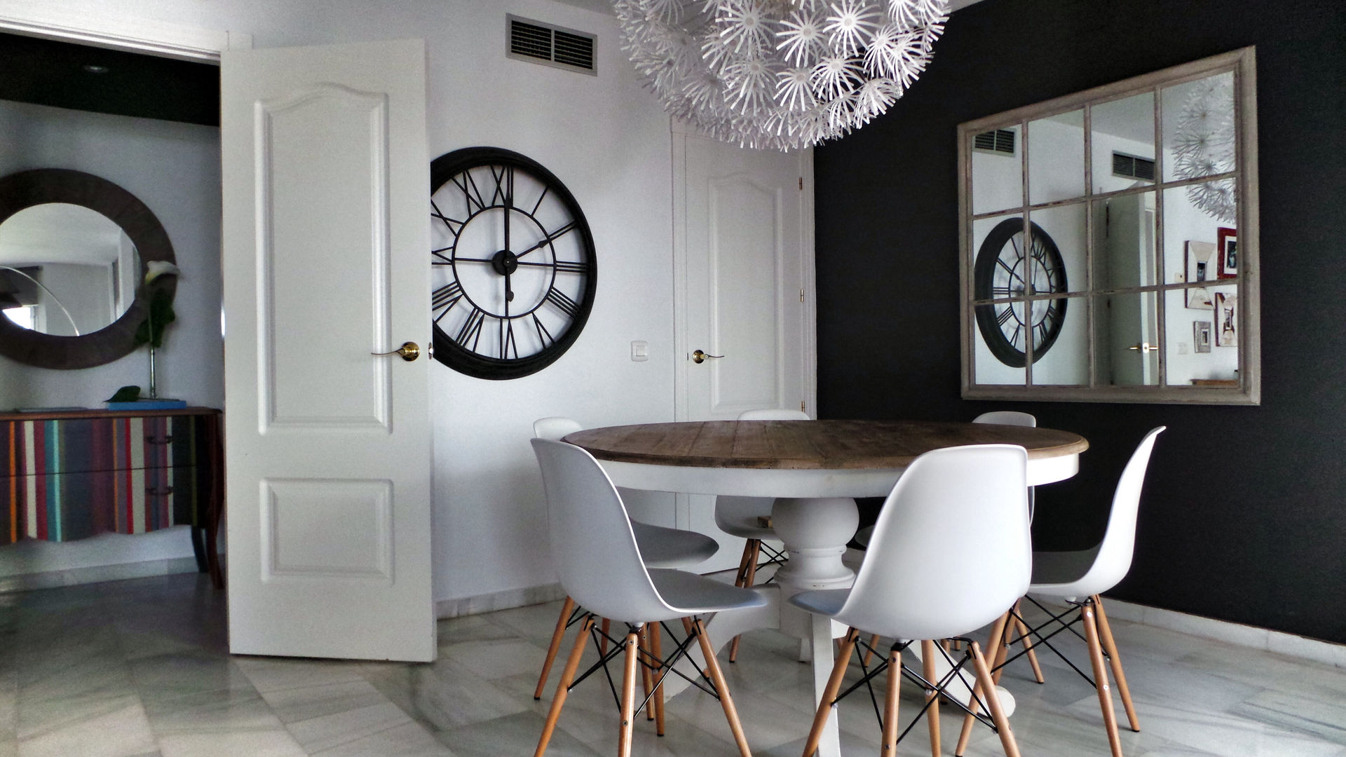 Proyecto de interiorismo residencial en Marbella Estudio Reverso Comedores de estilo moderno
