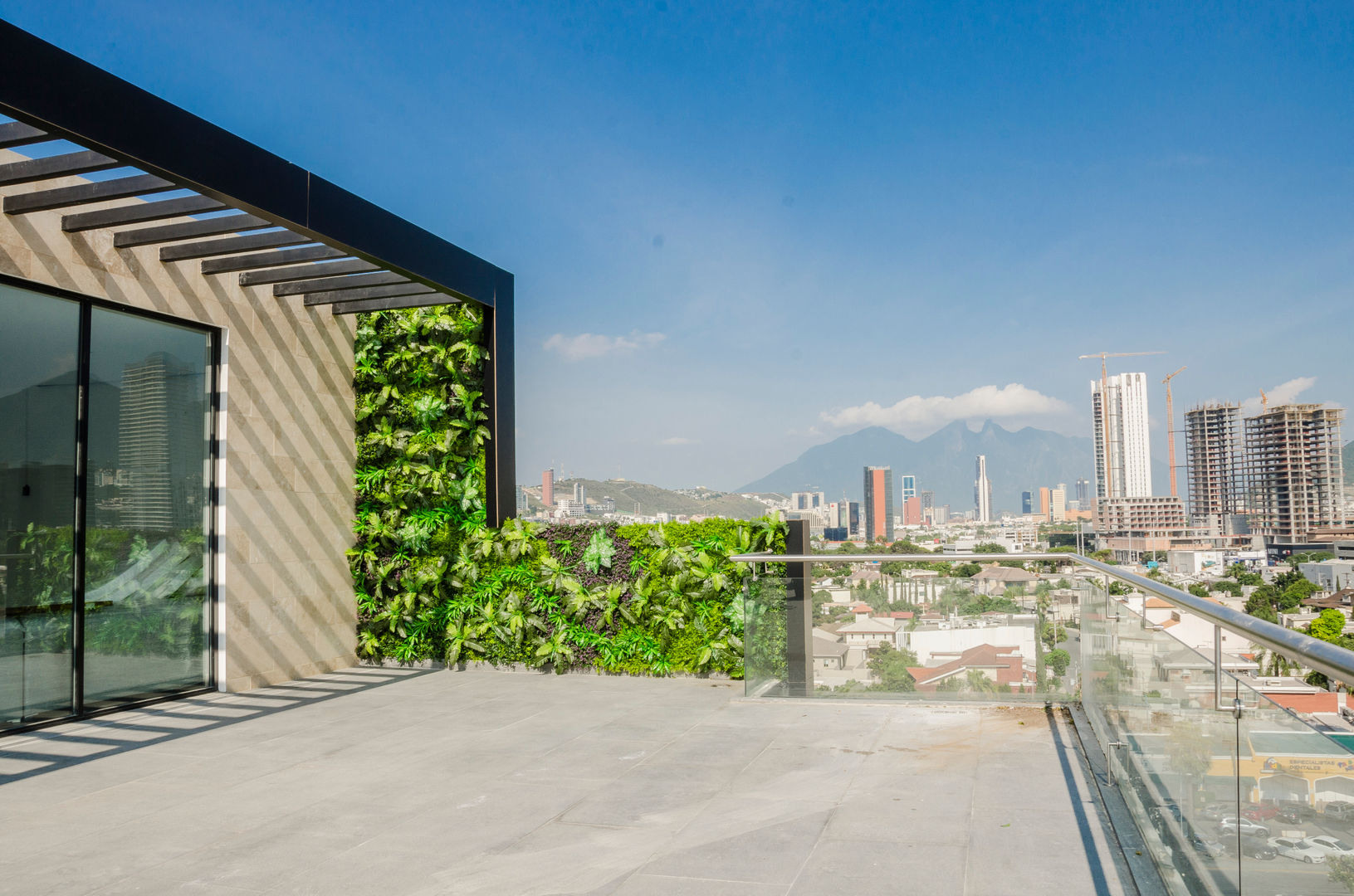 Jardines Verticales, HUICHOL HUICHOL Modern houses