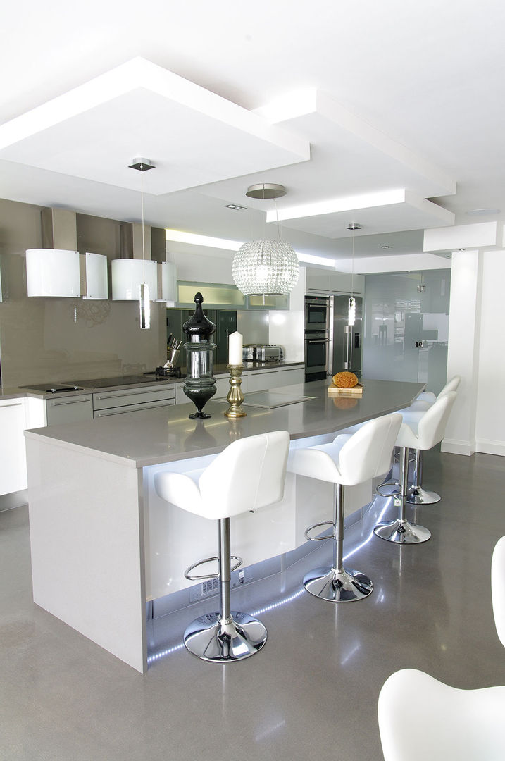 Luxurious White Kitchens by PTC , PTC Kitchens PTC Kitchens Cocinas de estilo moderno